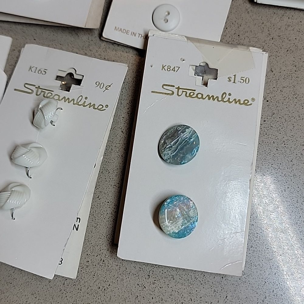 Streamline Vintage Assorted Buttons - Picture 6 of 7